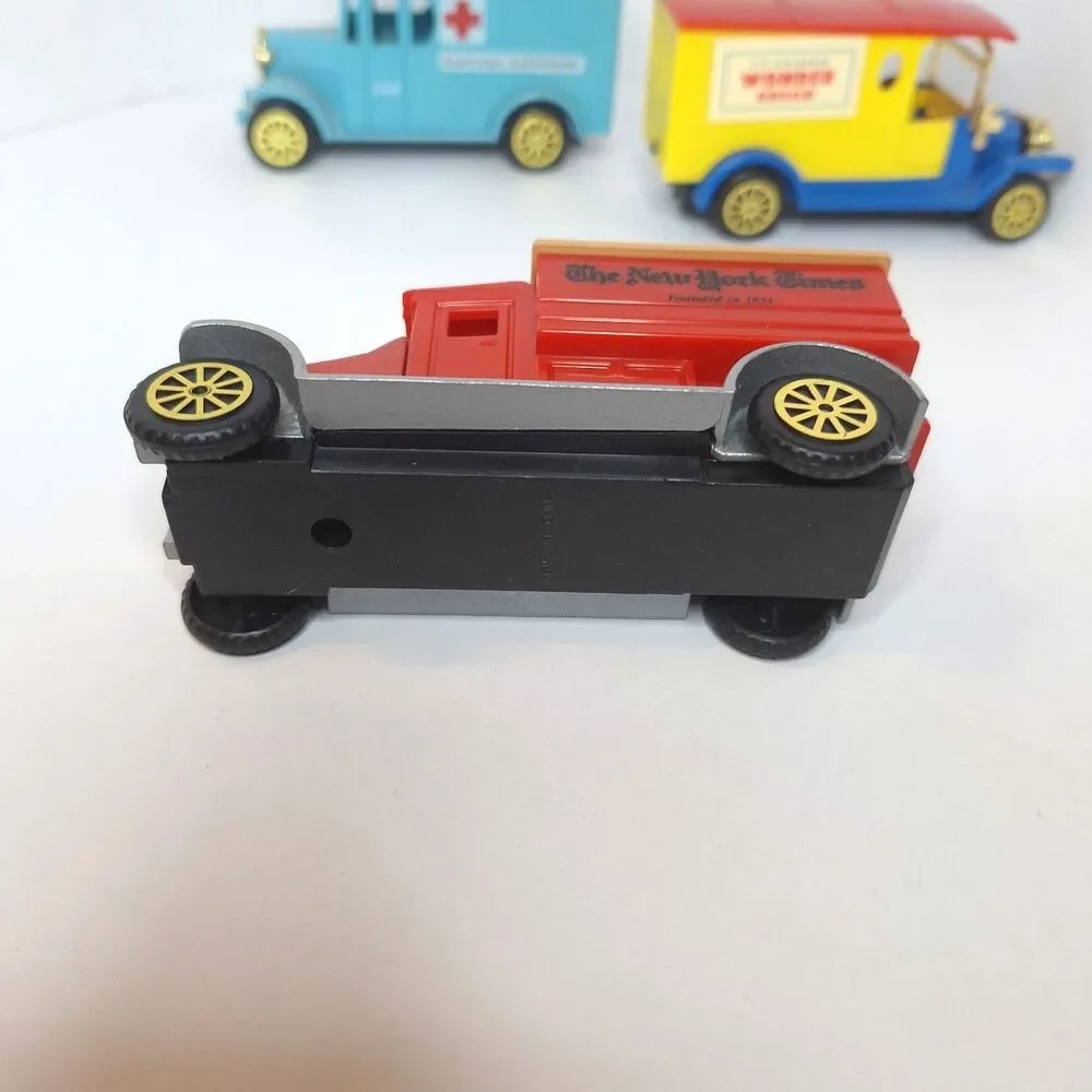 Reader's Digest Classic Trucks 4 diecast models Sunoco Wonder Bread NY Time